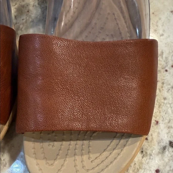 CROCS Leigh Ann Brown Leather Ankle Strap Wedge Sandals Women’s- Rare - Picture 3 of 6